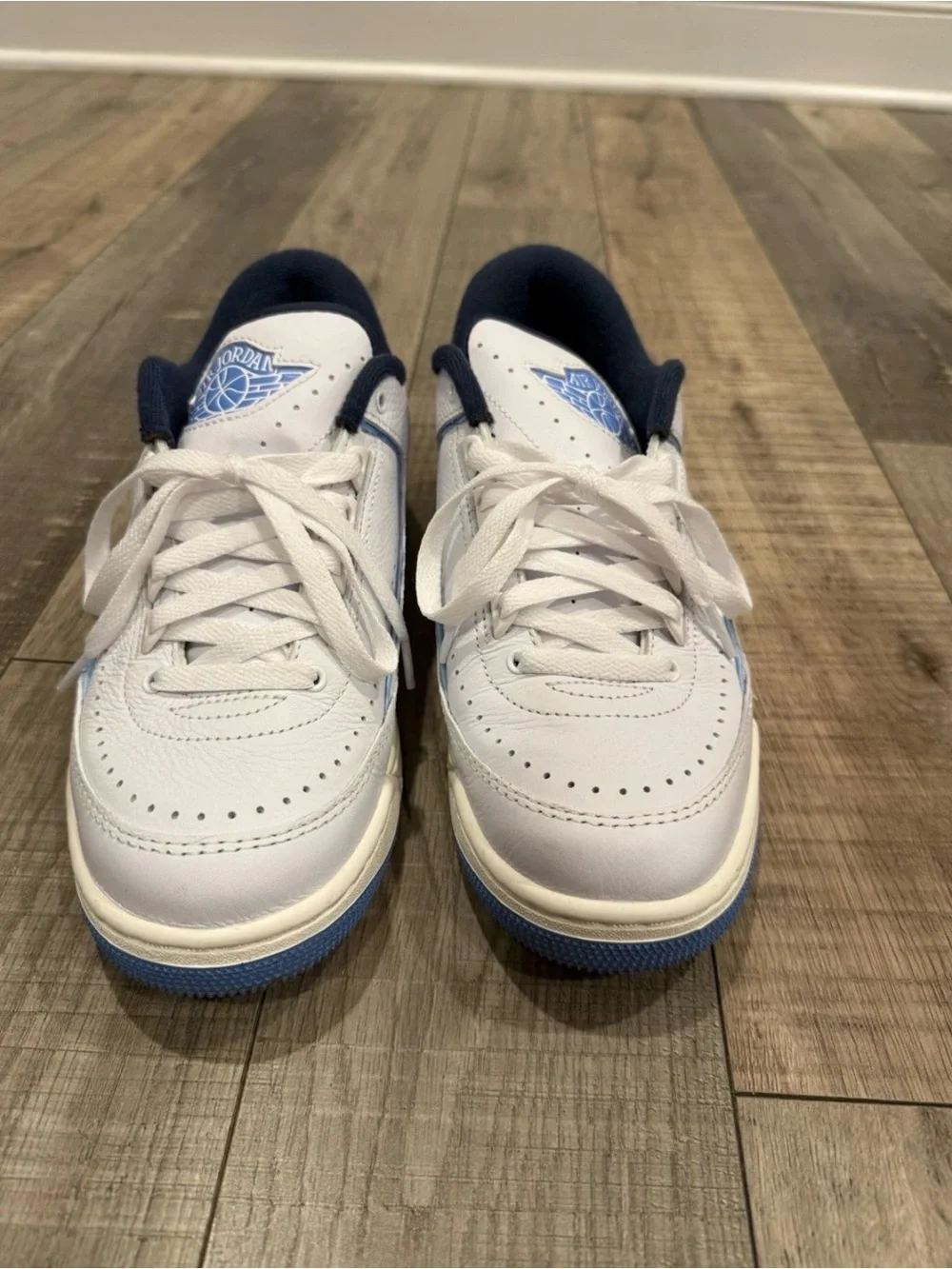 Jordan 2 Low / Men's White Navy and Light Blue Low-Top Sneakers